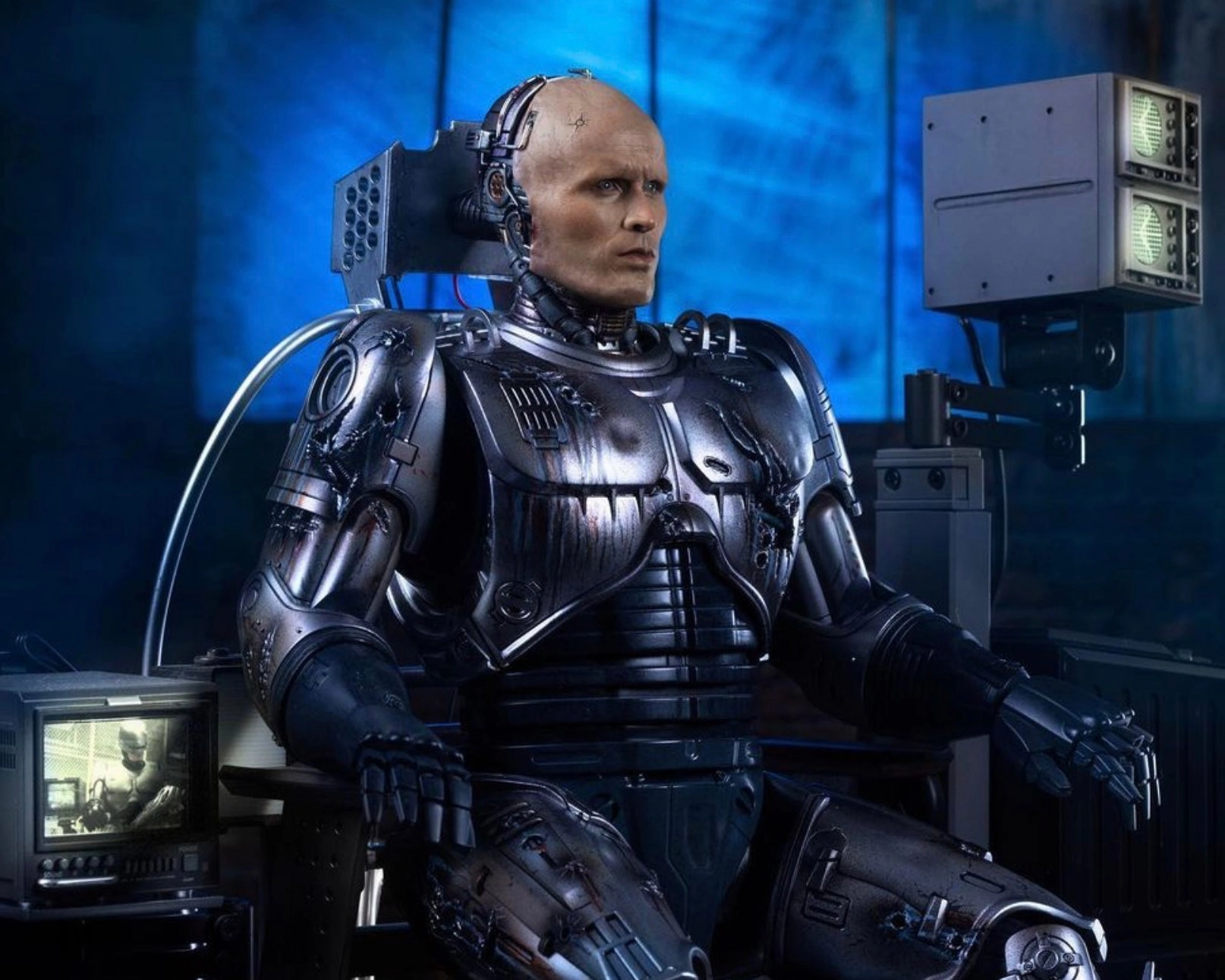 Hot toys MMS203D05 Robocop with Mechanical Chair Winter Decoration