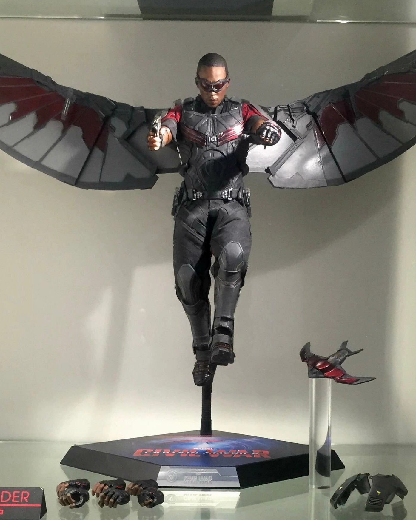 Hot Toys MMS361 Captain America: Civil War ?C Falcon Mathematical Model