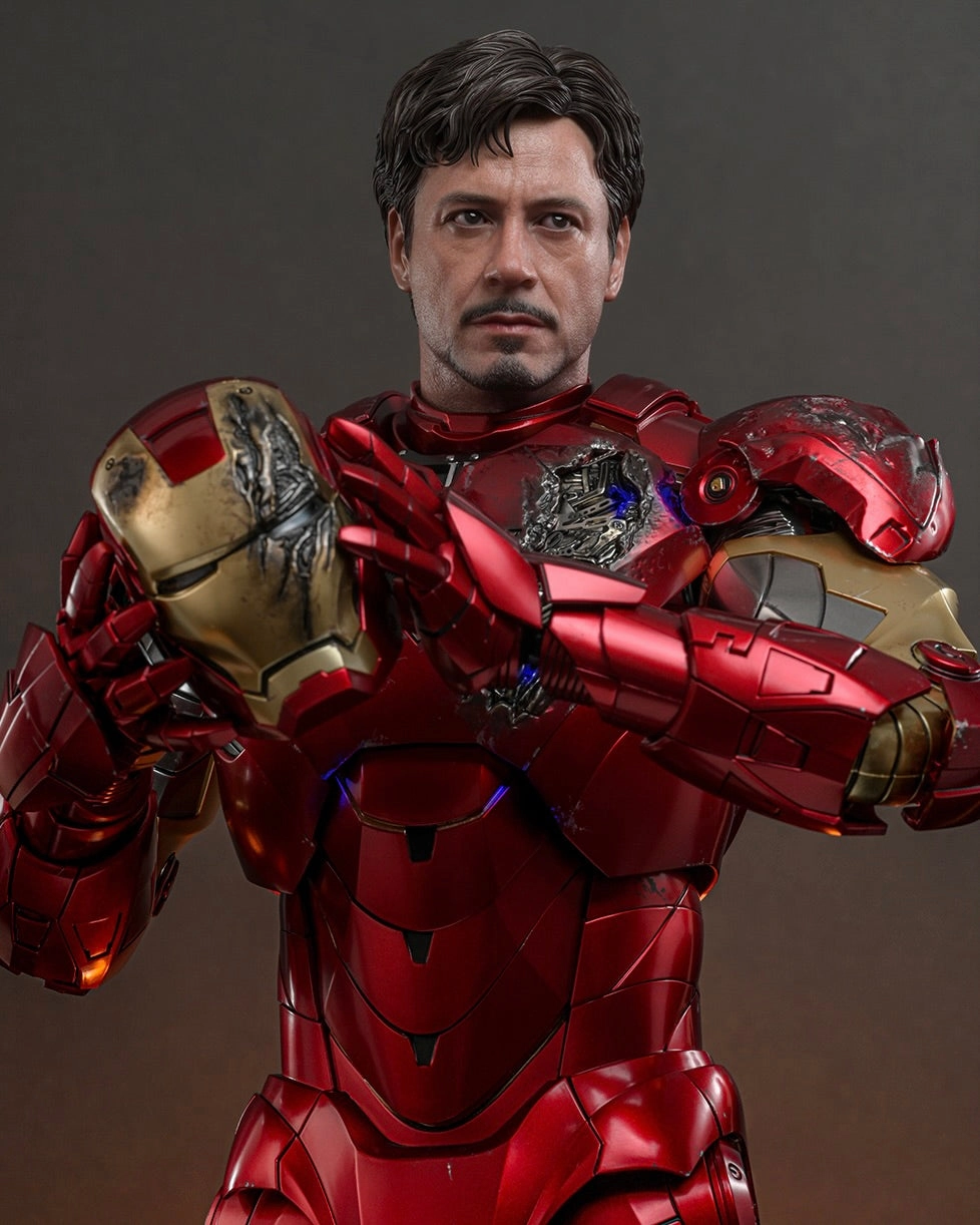 Hot Toys QS025 Iron Man 2 Iron Man Mark VI 1/4 Quarter Scale Collectible Figure Vinyl Display
