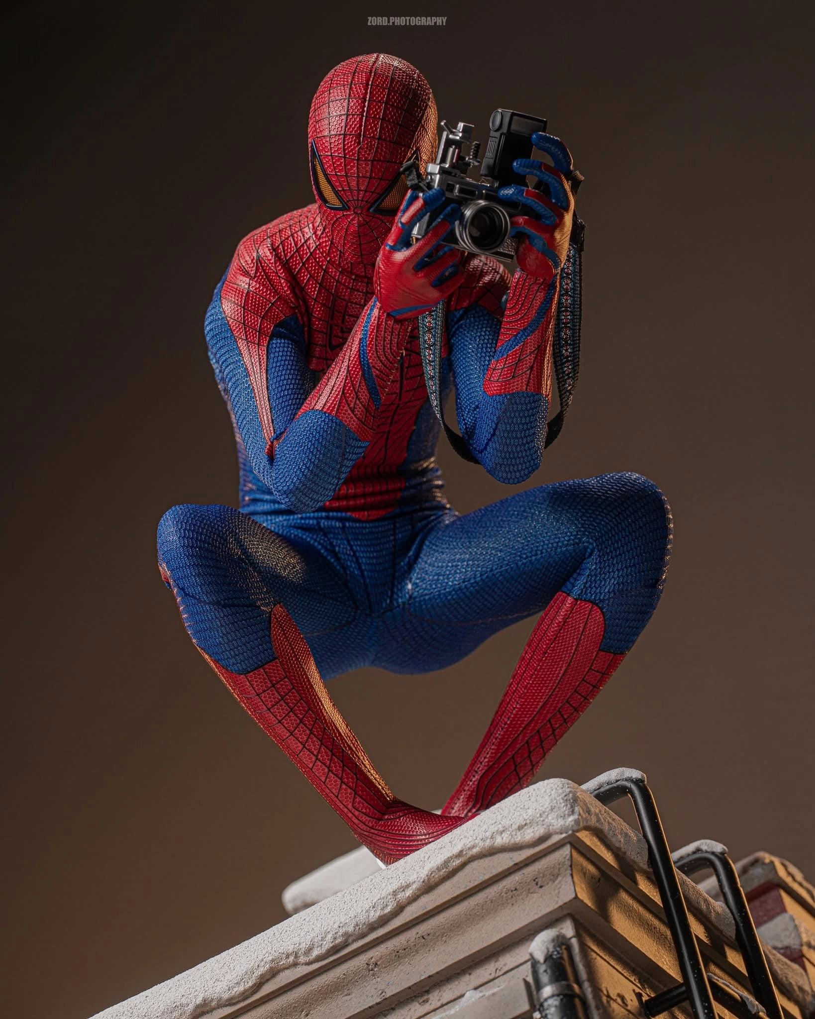 Hot Toys MMS772B The Amazing Spider-Man 1/6th Scale The Amazing Spider-Man Collectible Figure (Deluxe Version) (Special Edition) Seasonal Rotation Premium Article