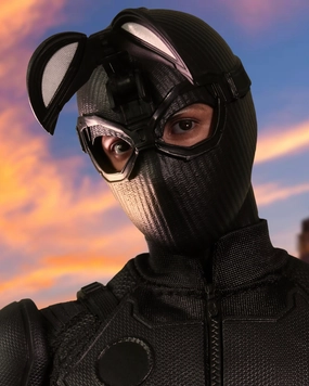 PVC Sculpture Book Character Hot toys MMS540 Marvel Spiderman Far From Home Stealth Suit Spiderman Regular Version