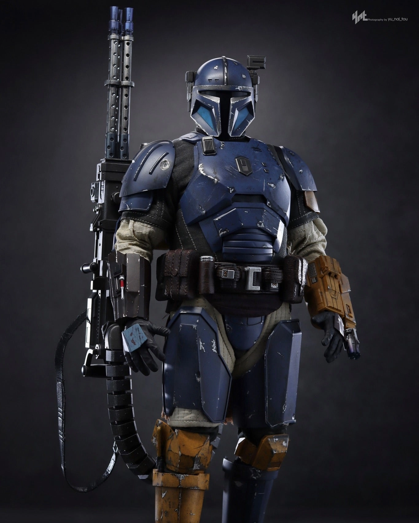 Hot Toys TMS097 Star Wars The Mandalorian  Paz Vizsla 1/6 Scale Collectible Figure Serious Investor Blue Ribbon