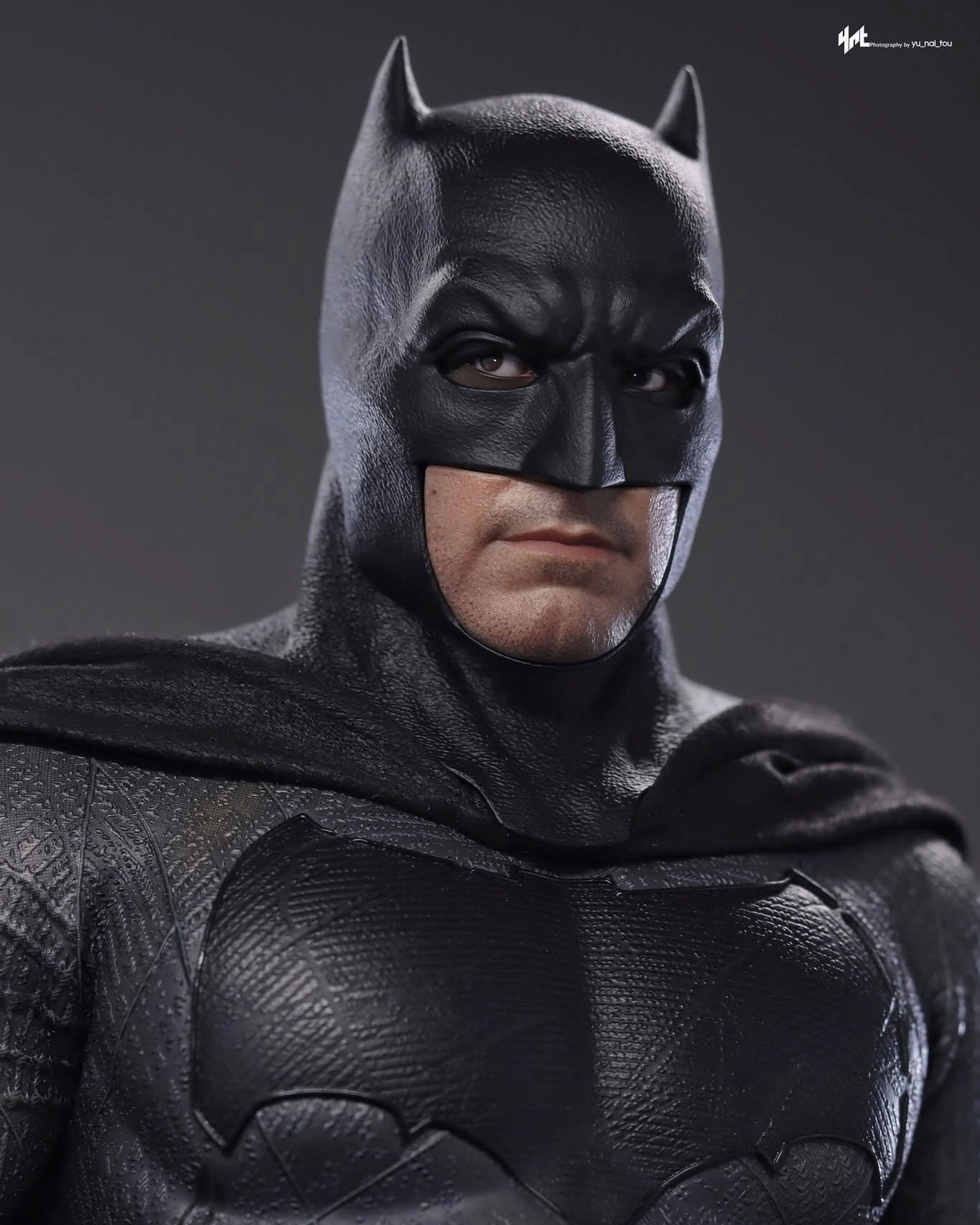 Conservation Grade Hot Toys MMS731 Batman v Superman: Dawn of Justice 1/6th scale Batman (2.0) Collectible Figure (Regular Version)