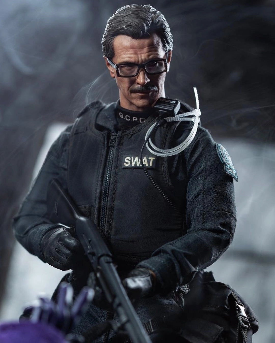 Collectors Item Robot Sculpture Hot toys MMS182 DC The Dark Knight Lt. Jim Gordon SWAT Suit Version