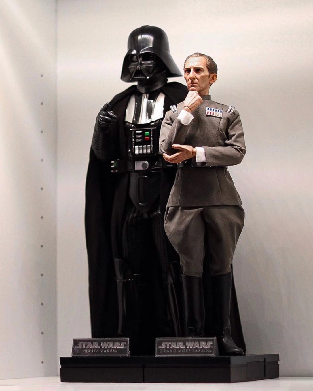 Superhero Sculpture Hot Toys MMS434 Star Wars A New Hope Grand Moff Tarkin and Darth Vader Two Pack