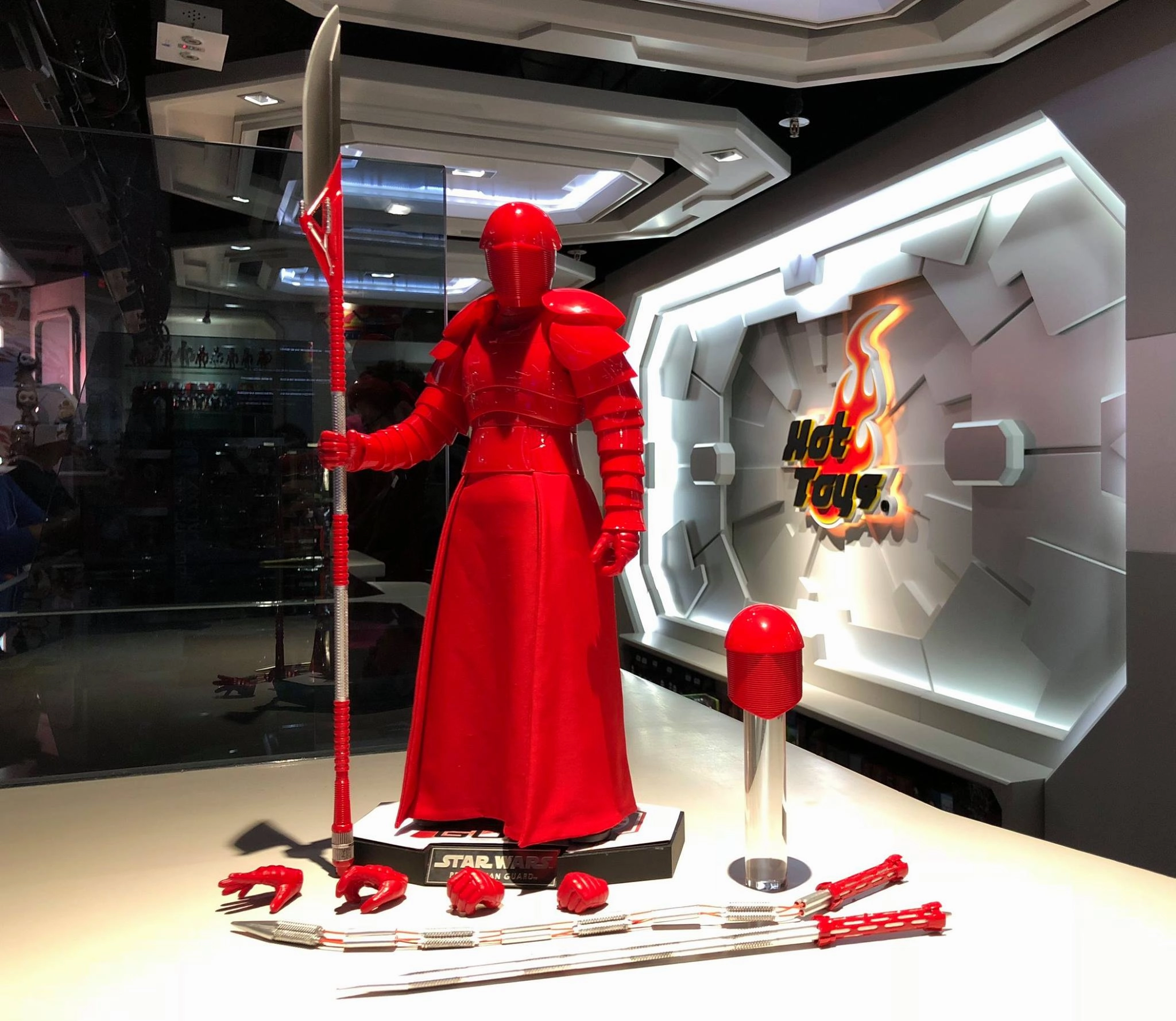 Metallic Finish Historic Replica Hot Toys MMS453 Star Wars: The Last Jedi ?C Praetorian Guard (With Heavy Blade)