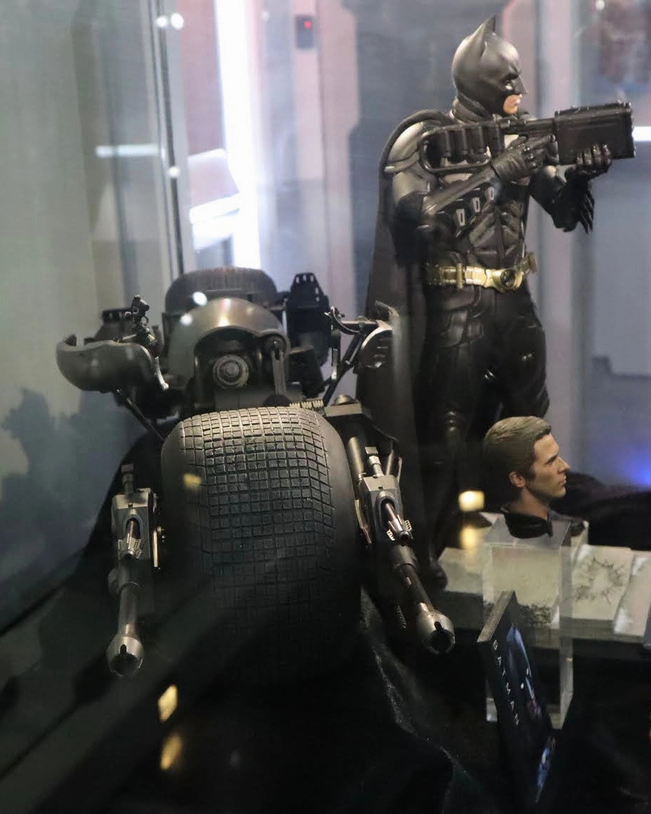 Hot toys MMS591 DC Batman The Dark Knight Rises 1/6th Scale Batpod Recycled plastic Office Desk Toy