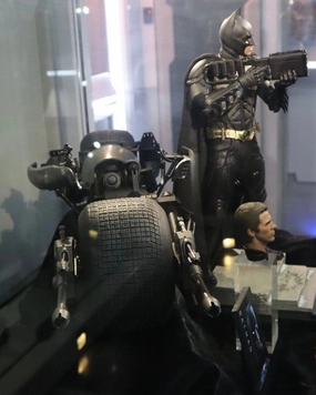 Hot toys MMS591 DC Batman The Dark Knight Rises 1/6th Scale Batpod Recycled plastic Office Desk Toy