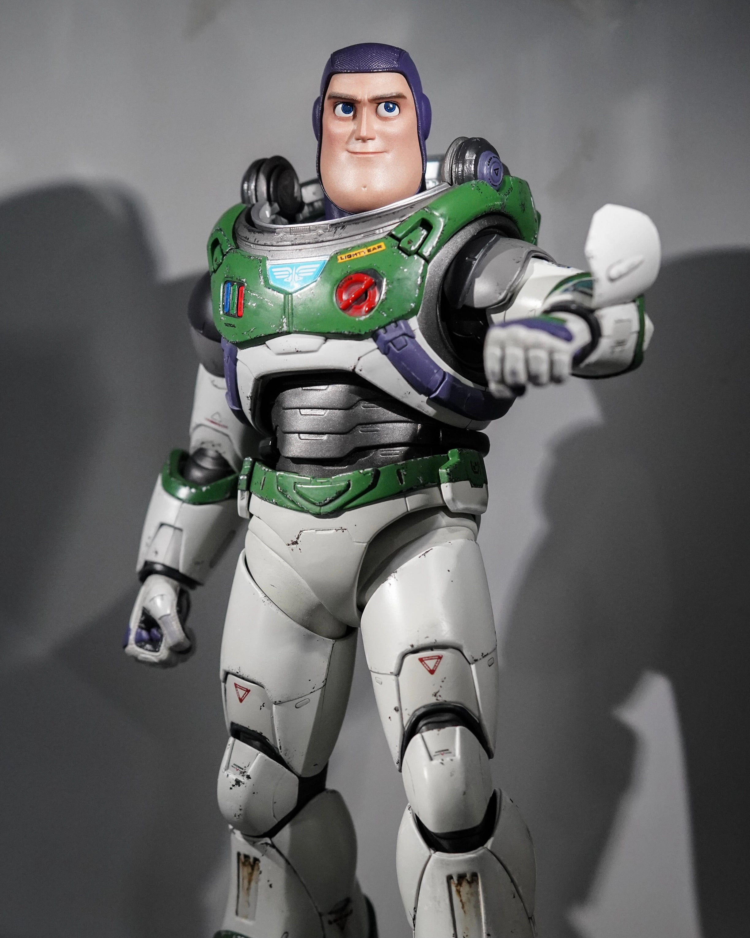 Hot Toys MMS635 The Space Ranger Alpha Buzz Lightyear Deluxe Edition 1/6 Scale Collectible Figure Year Round PVC Decor
