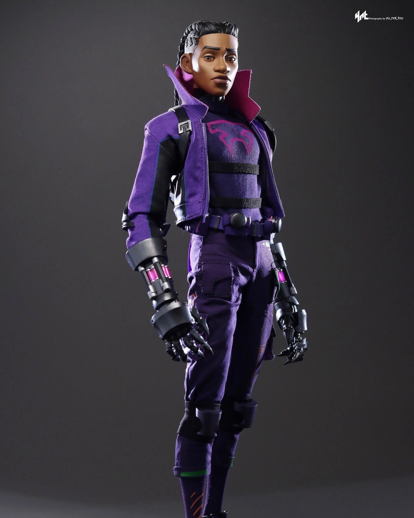 Hot Toys MMS725B Spiderman Across the Spiderverse  Miles G. Morales 1/6 Scale Collectible Figure Special Edition Superhero Hobby Art Showcase