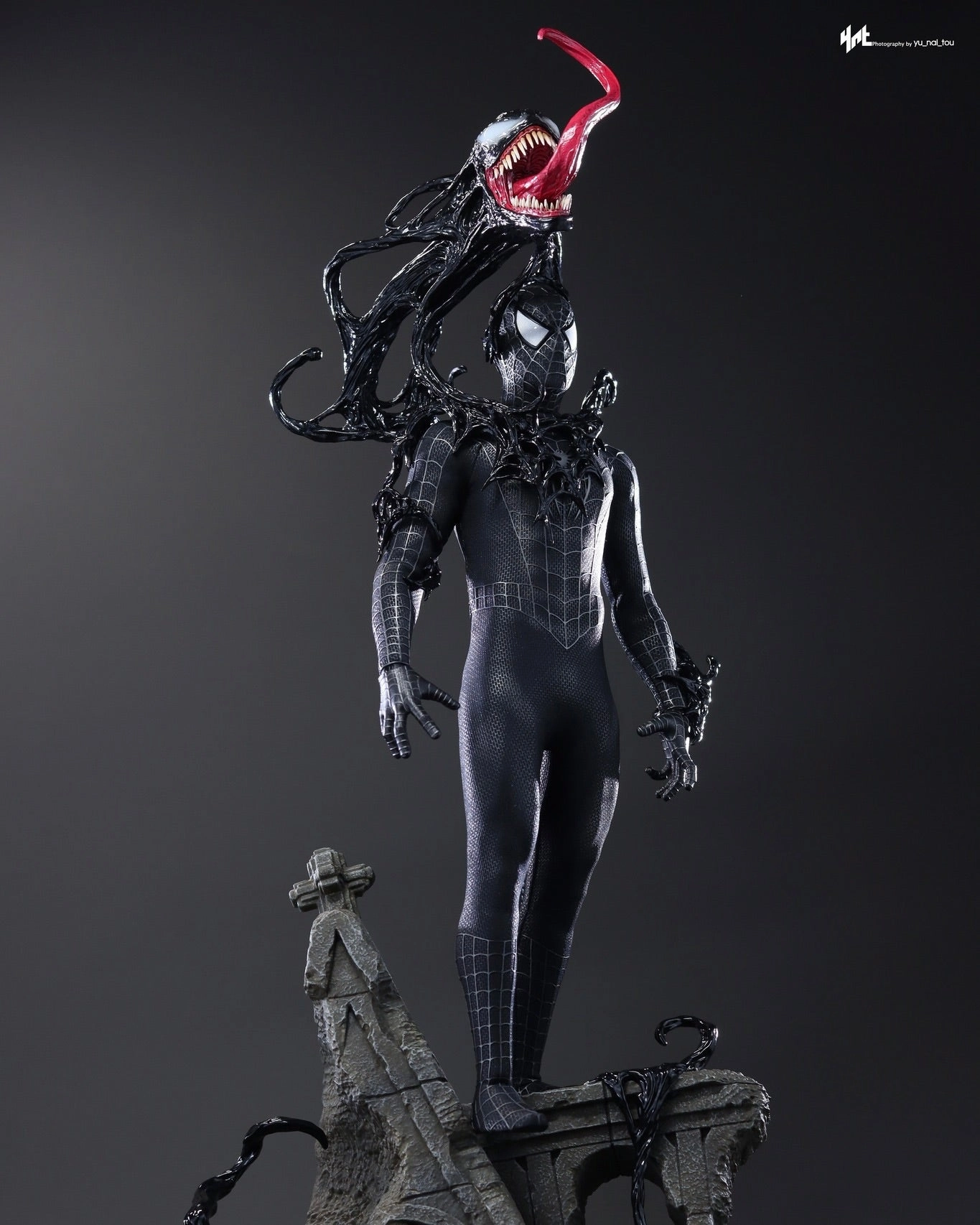 Hot Toys MMS728B Spider-Man 3 Spiderman (Black Suit) Collectible Figure (Deluxe Version) Special Edition 1/6th Scale Collectible Figure Travel Souvenir