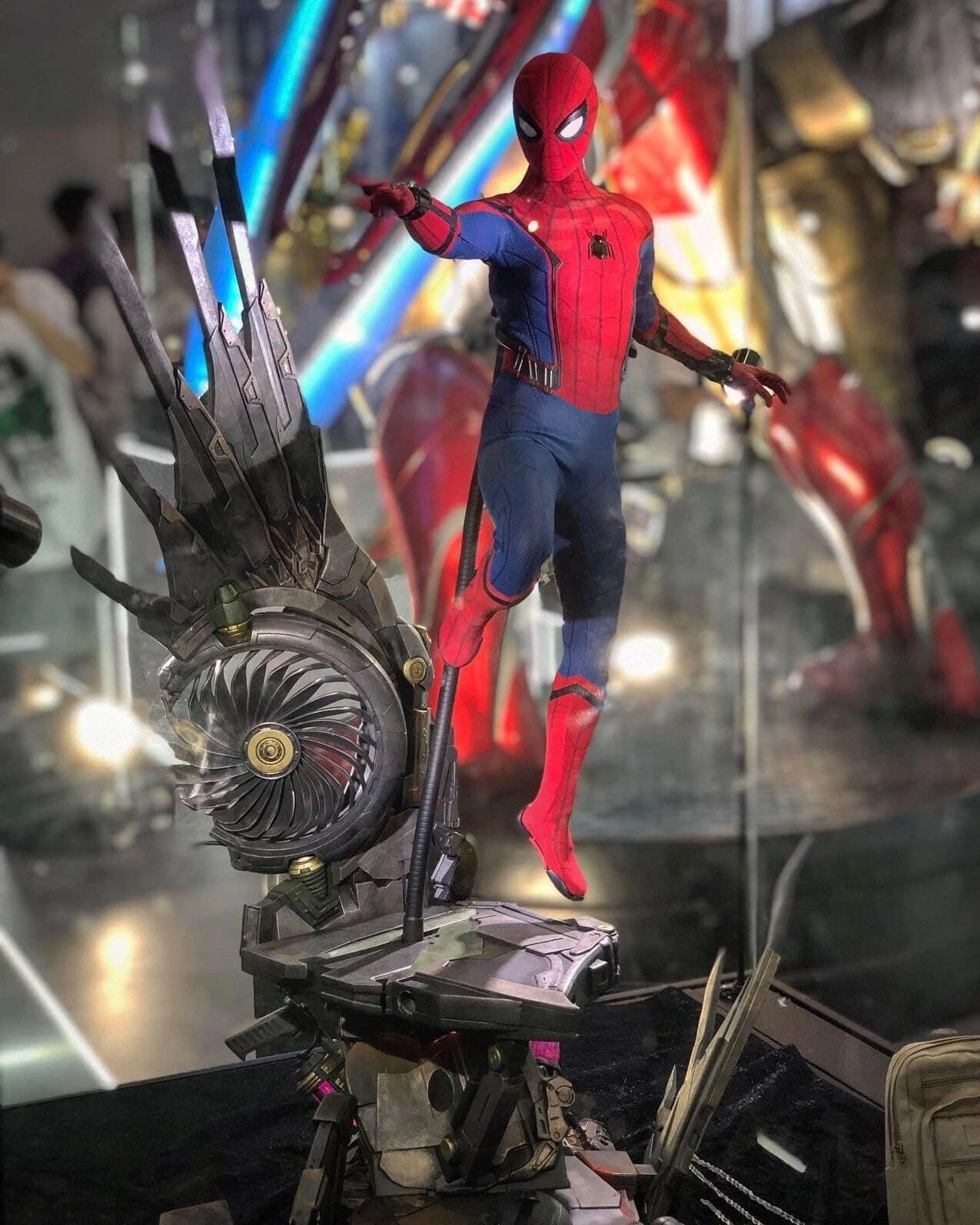 Artistic expression PVC Display Hot toys QS015B Spiderman Homecoming 1/4 (Deluxe Exclusive Edition)