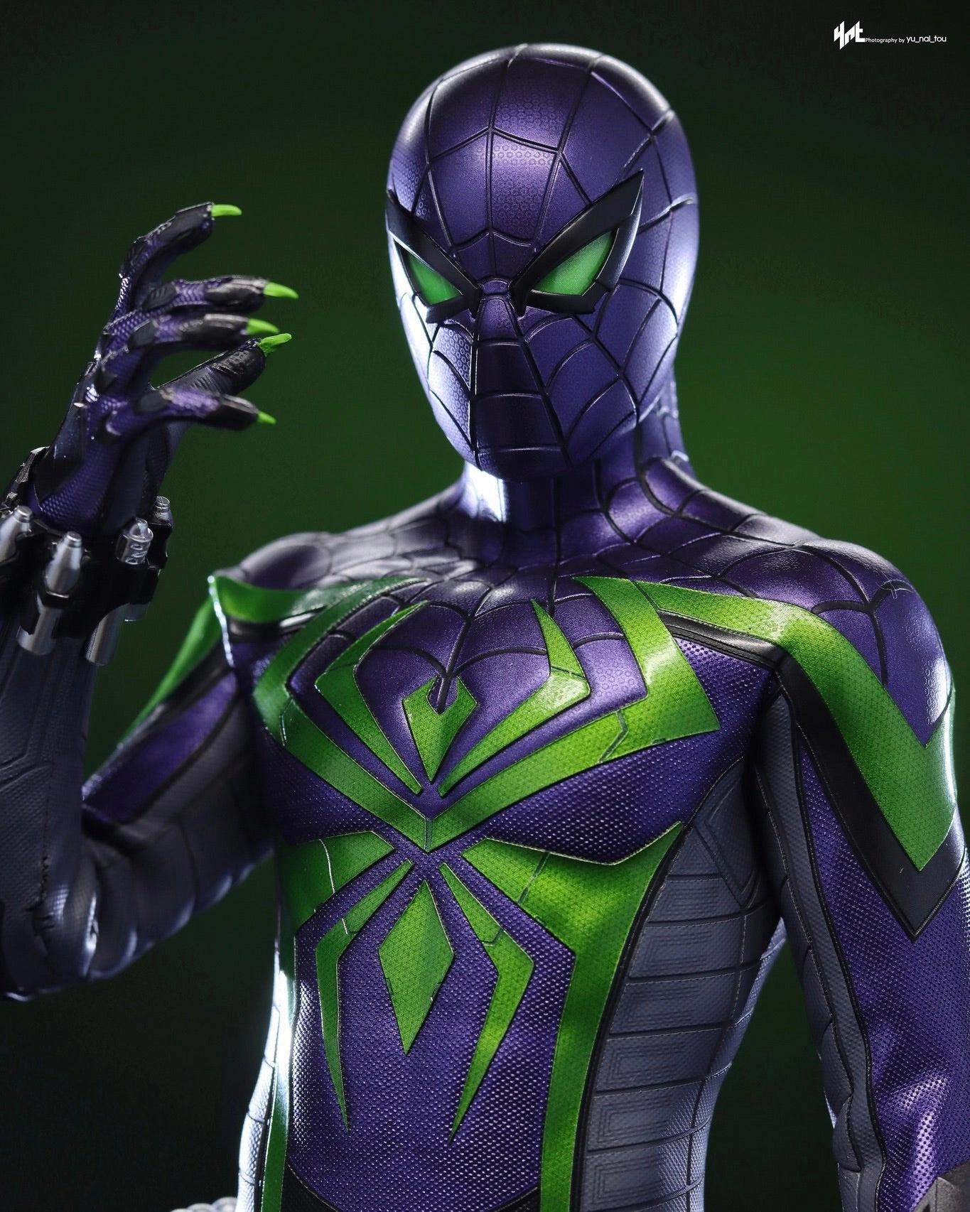 Kaiju Statue Hot Toys VGM68 Marvel's Spider-Man 2 Miles Morales (Purple Reign Suit) 1/6th scale Collectible Figure [Hot Toys Exclusive]