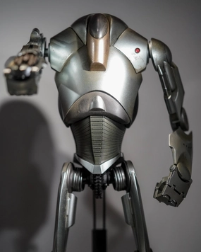 Hot Toys MMS682 Star Wars Attack of the Clones Super Battle Droid 1/6 Scale Collectible Figure Window Sill