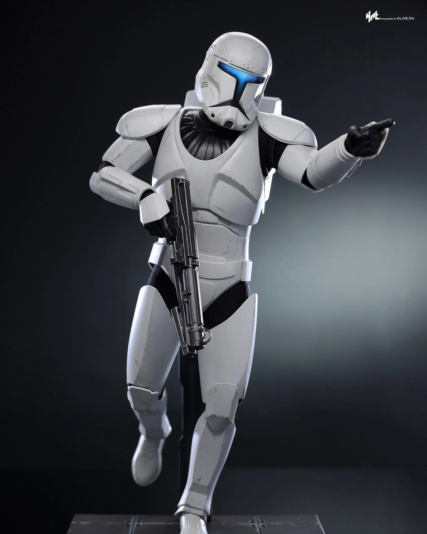 Secondary Market Designer Collectible Hot Toys TMS131 Star Wars The Bad Batch Clone Commando 1/6 Scale Collectible Figure