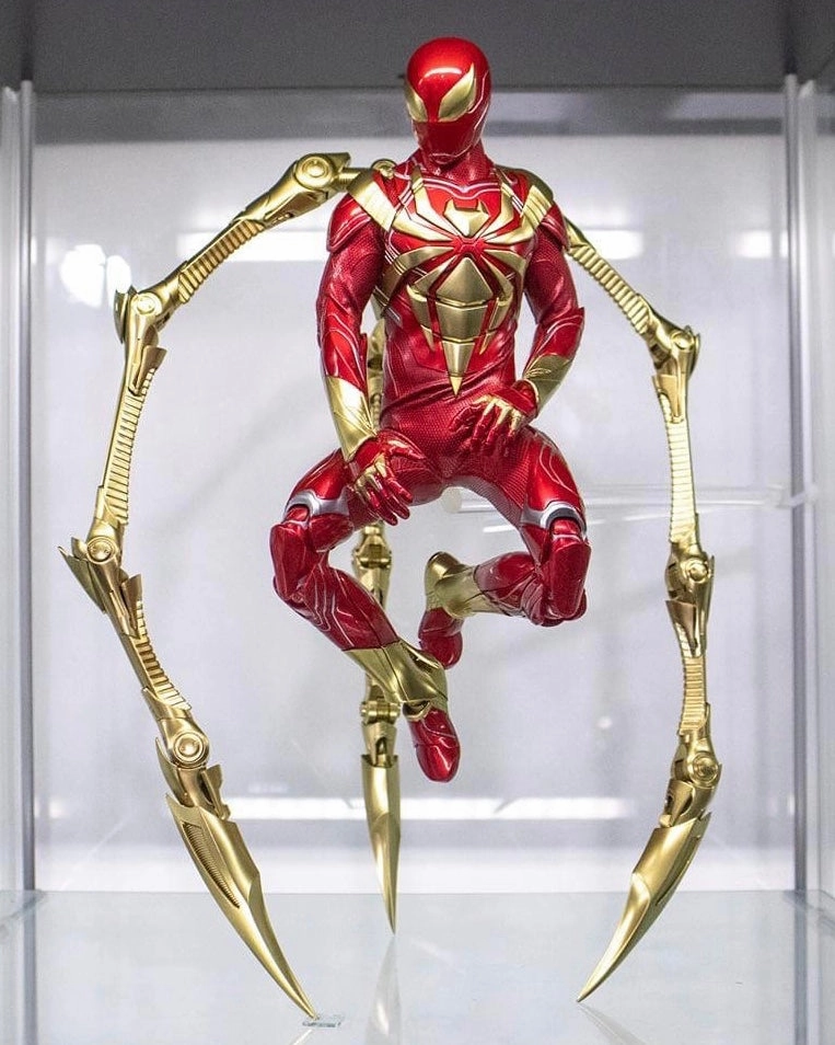 Hot toys VGM38 Marvel PS4 Spiderman Iron Spider Suit Alternate Costume
