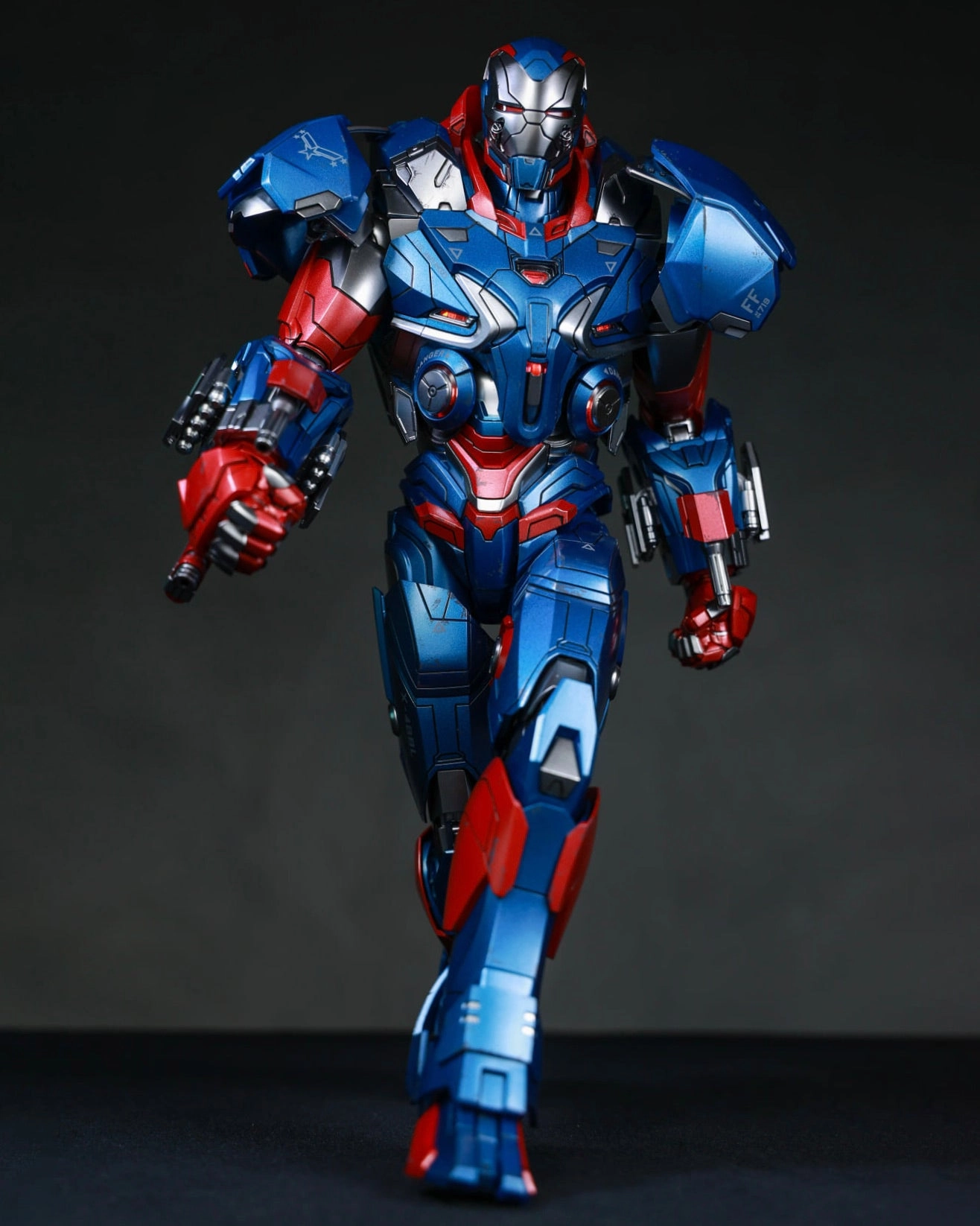 Gaming Article Fairytale Character Hot toys MMS547D34 Avengers Endgame Iron Patriot