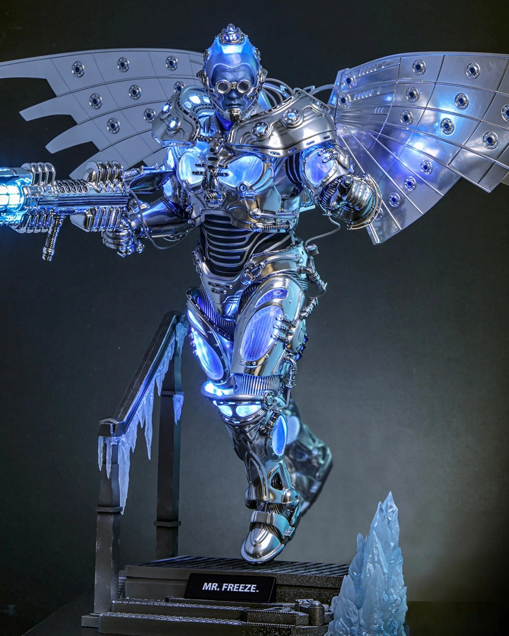 Preorder! Hot Toys MMS800 Batman & Robin 1/6th scale Mr. Freeze Collectible Figure (Deluxe Version) Airplane Replica