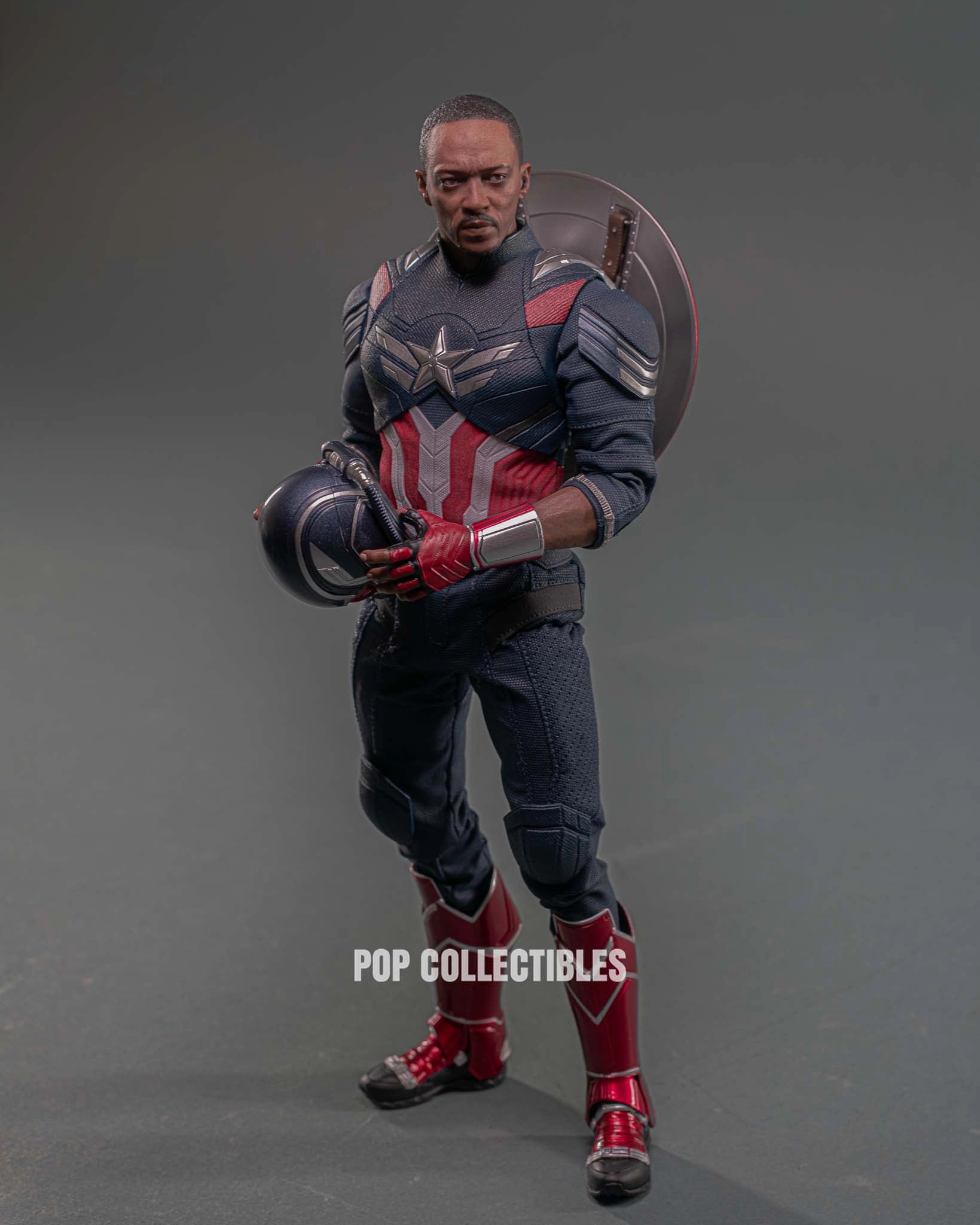 Holiday themed Collectible Art Hot Toys MMS779 Captain America: Brave New World 1/6th Scale Captain America Collectible Figure