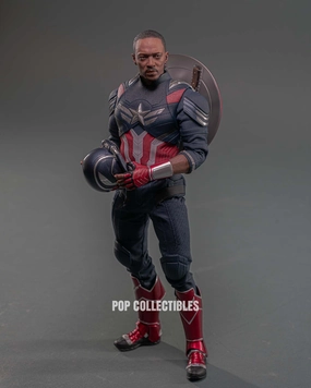 Holiday themed Collectible Art Hot Toys MMS779 Captain America: Brave New World 1/6th Scale Captain America Collectible Figure