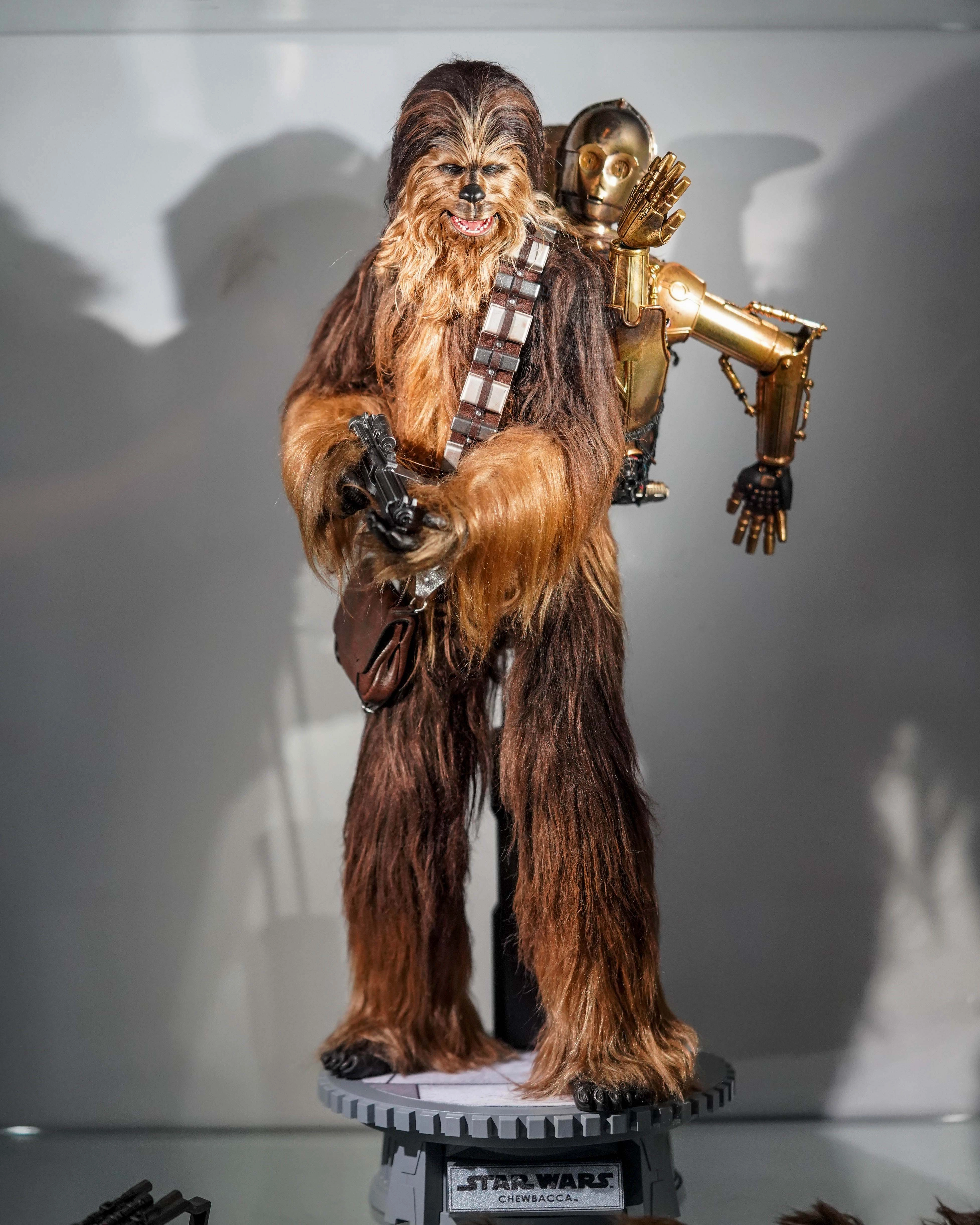 Preorder! Hot Toys MMS766 Star Wars: Episode V The Empire Strikes Back 1/6th scale Chewbacca with Disassembled C3PO Collectible Figure Auction Item Fan Favorite