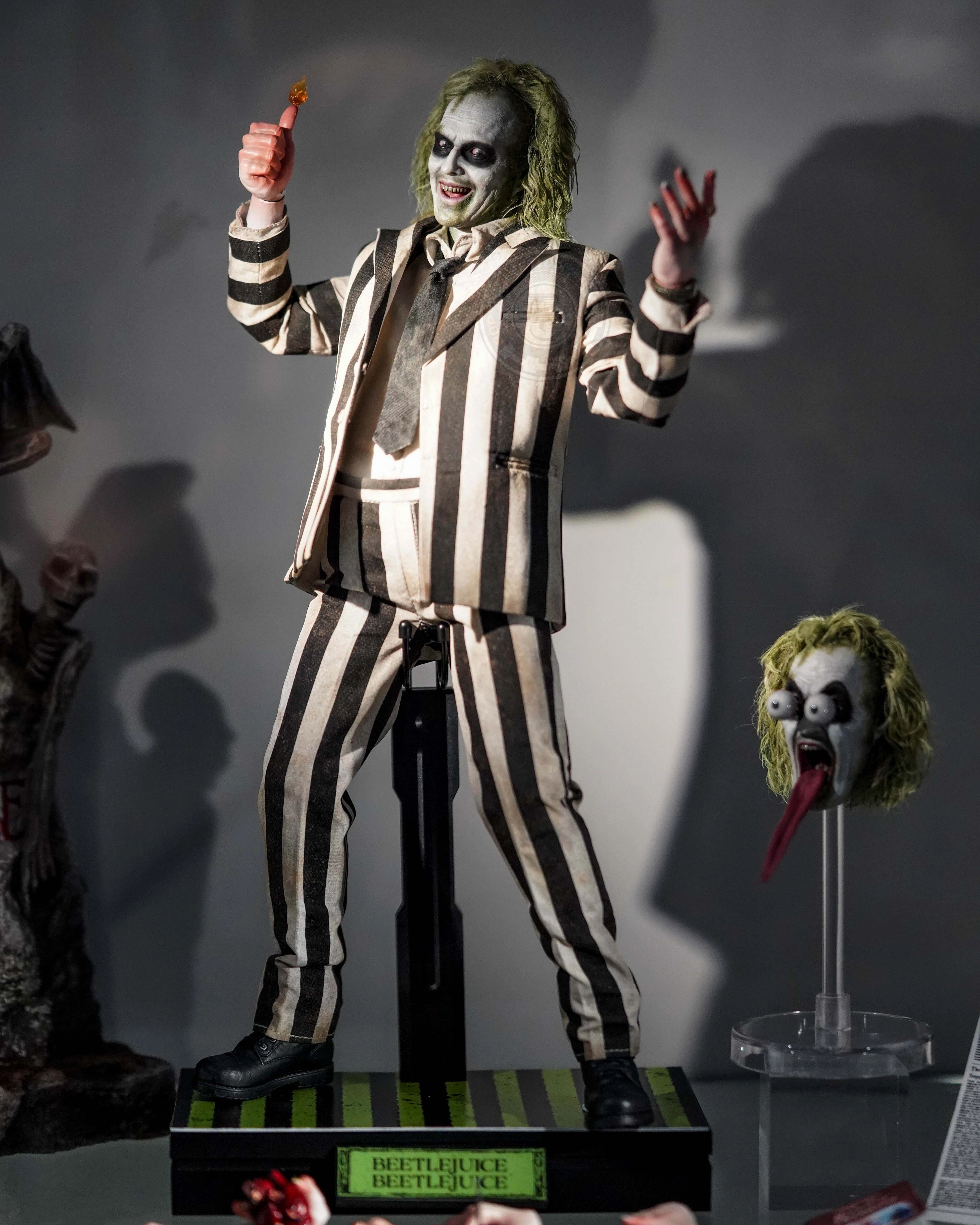 Prerorder! Hot Toys MMS767 Beetlejuice 1/6th scale Beetlejuice Collectible Figure Brand Collaboration