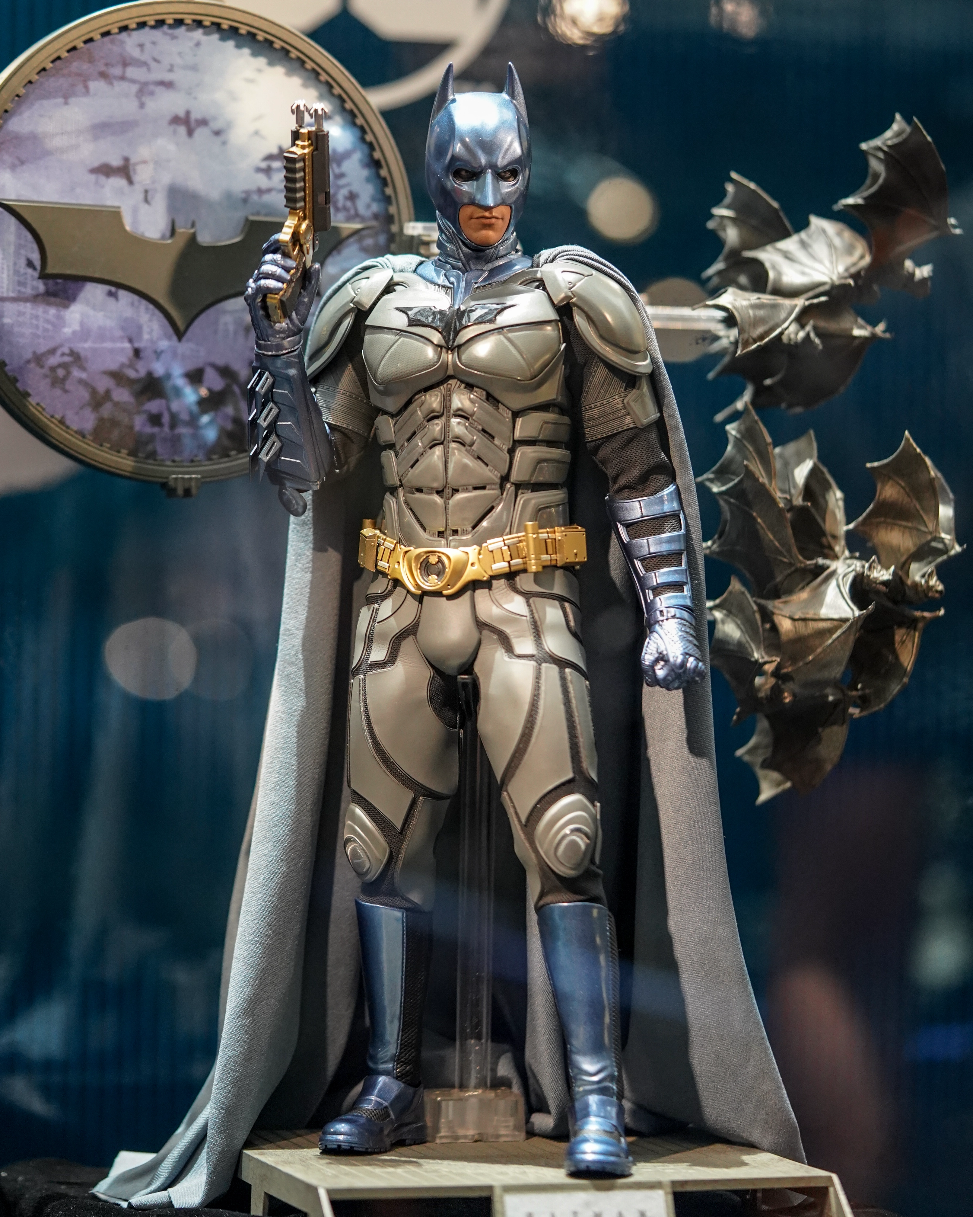 Personal Collection Hot Toys MMS697 WB 100 Batman 1/6th Scale Collectible Figure (Exclusive Edition)(Worldwide 500PCS)