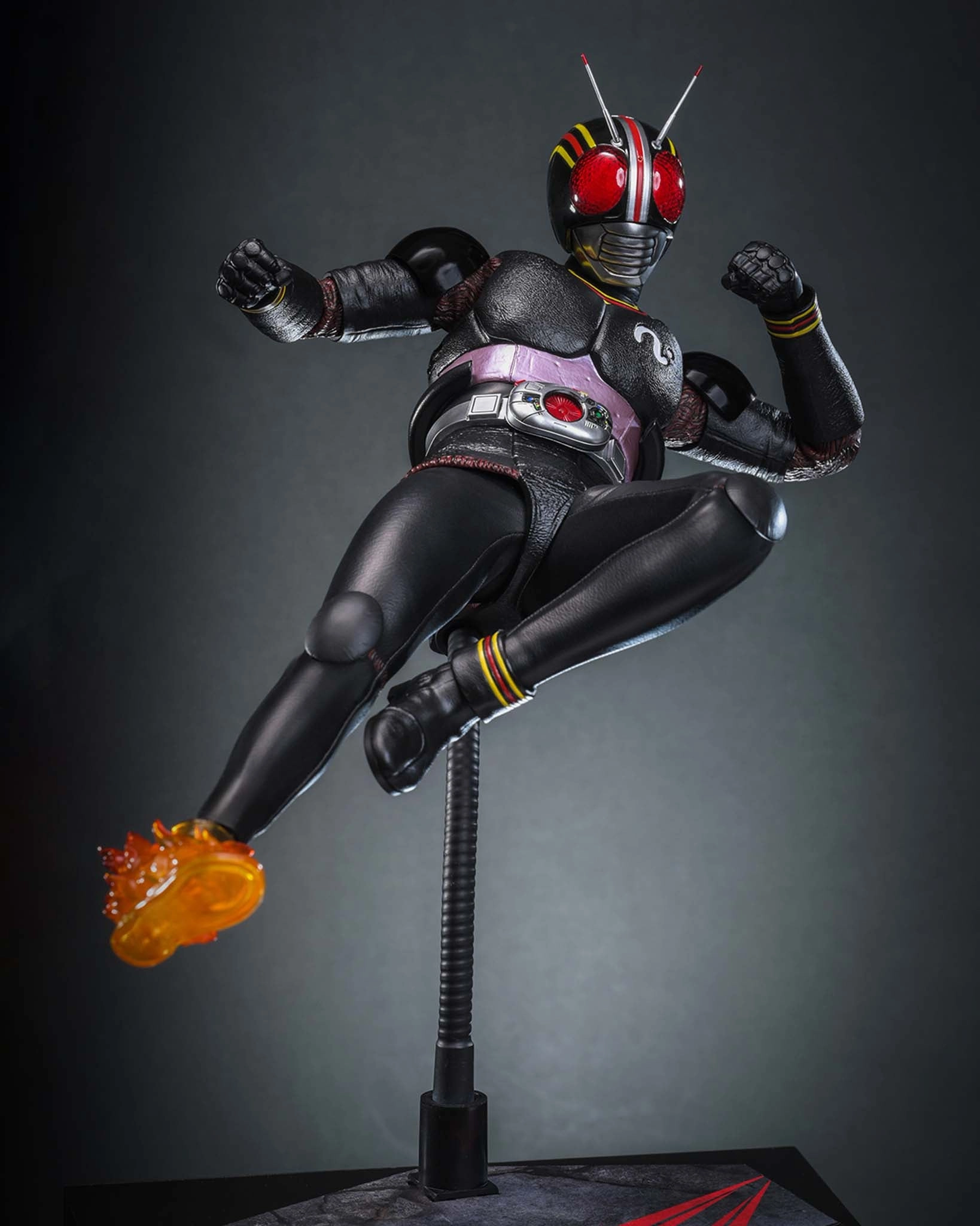 Hot Toys TMS158 Kamen Rider Black 1/6th scale Kamen Rider Black Collectible Figure Imaginary Play PVC Statue