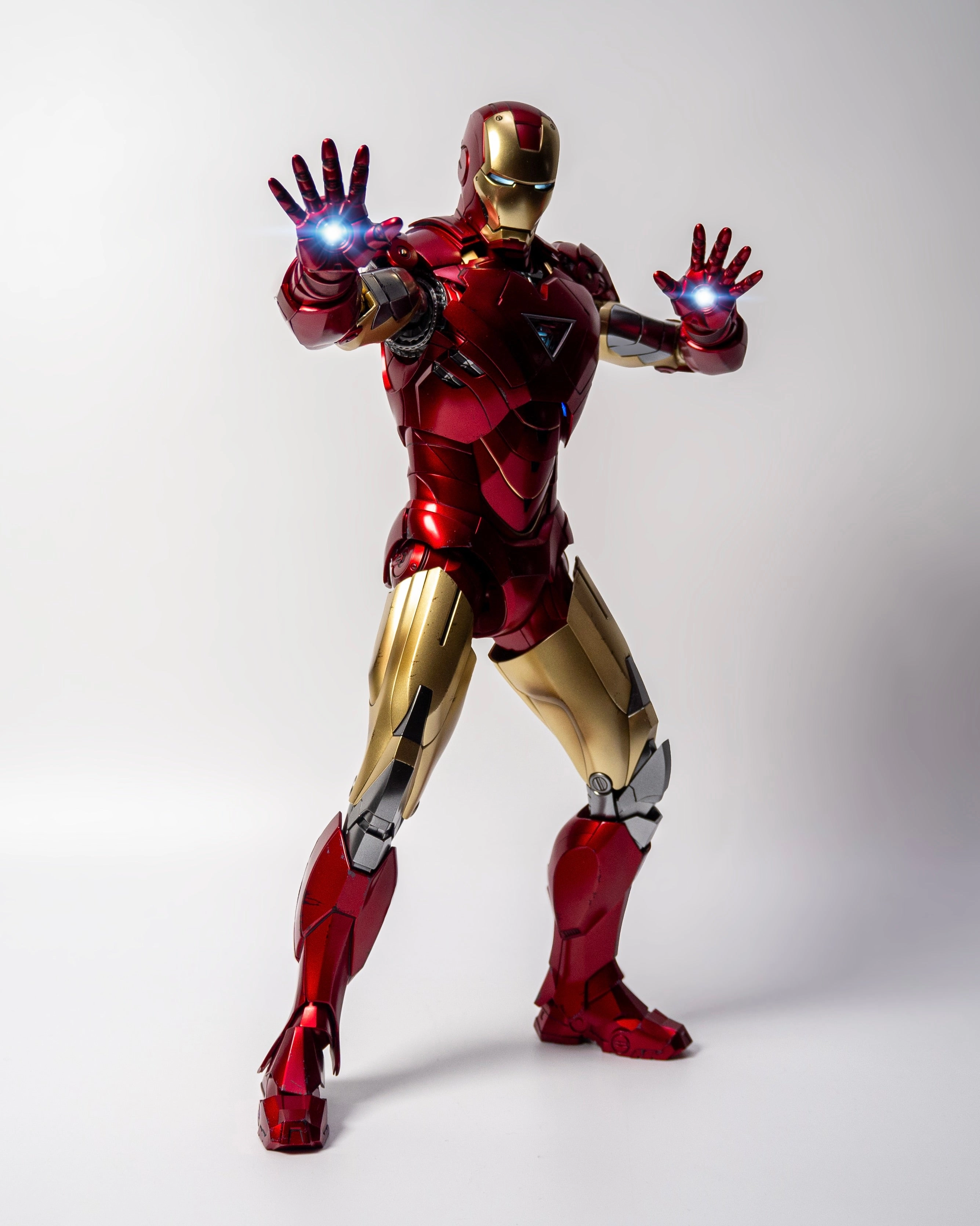 Competition Entry Science fiction Hot Toys MMS687D52 The Avengers Iron Man Mark VI (2.0) 1:6 Scale Collectible Figure