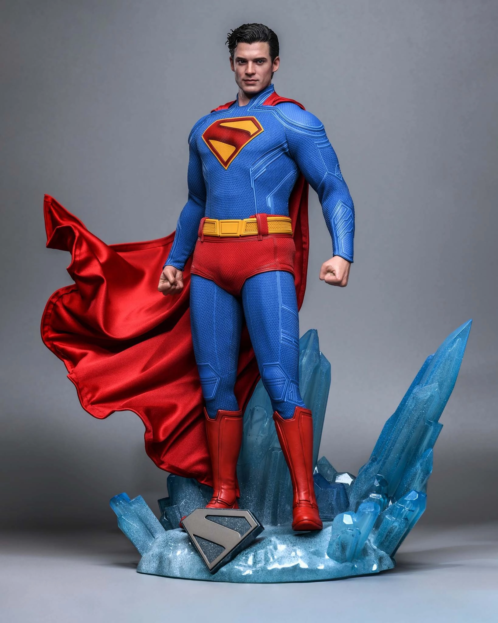 Hot Toys MMS812 Superman 1/6th Scale Superman & Krypto Collectible Set Apartment Living Ancient God