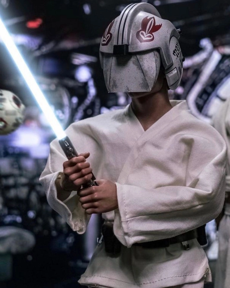 Hot toys MMS297 Star Wars A New Hope Luke Skywalker Special Edition Transforming Toy Character Statue