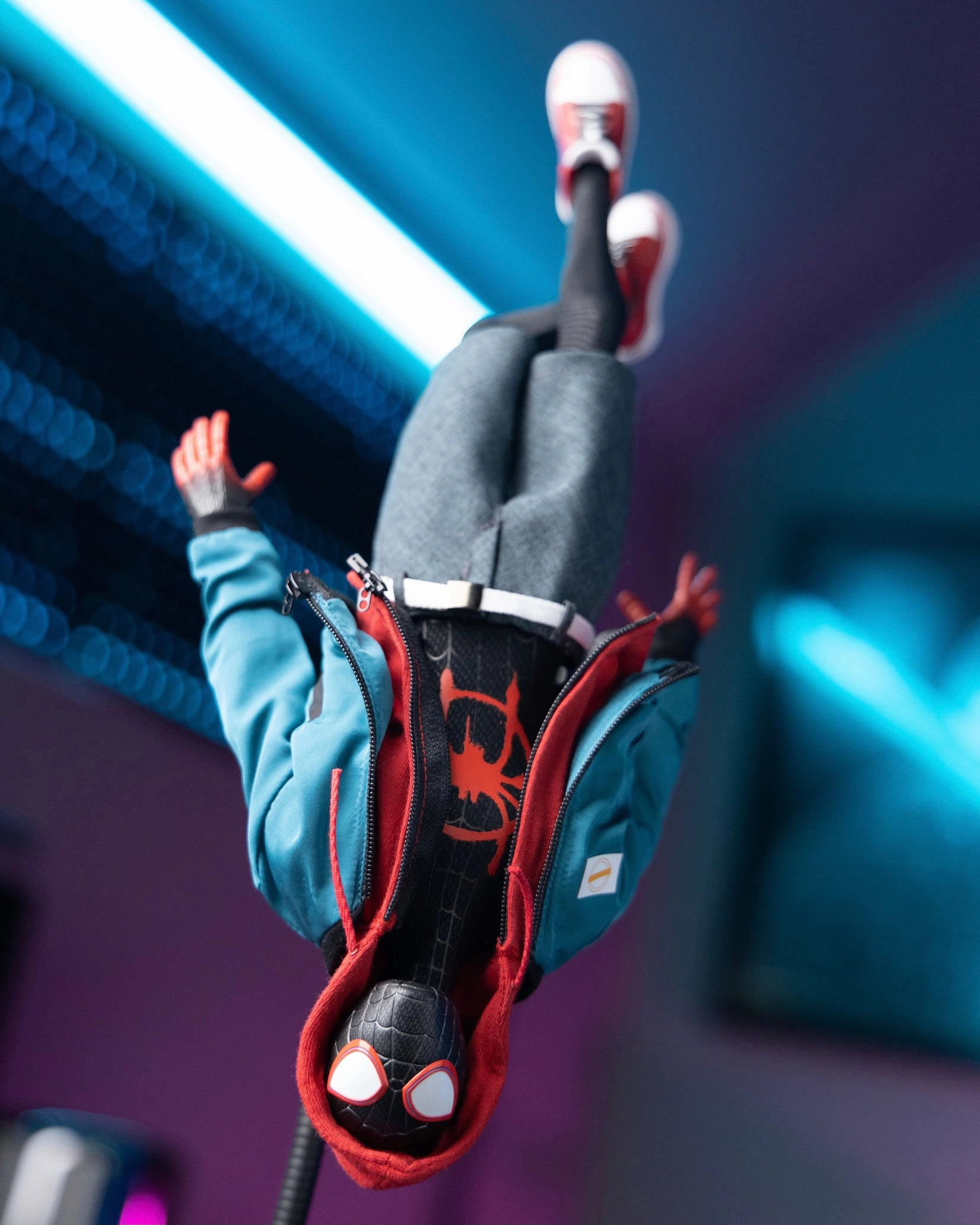 Hot Toys MMS567 Spiderman Into the Spiderverse Miles Morales Medieval Knight Action Product