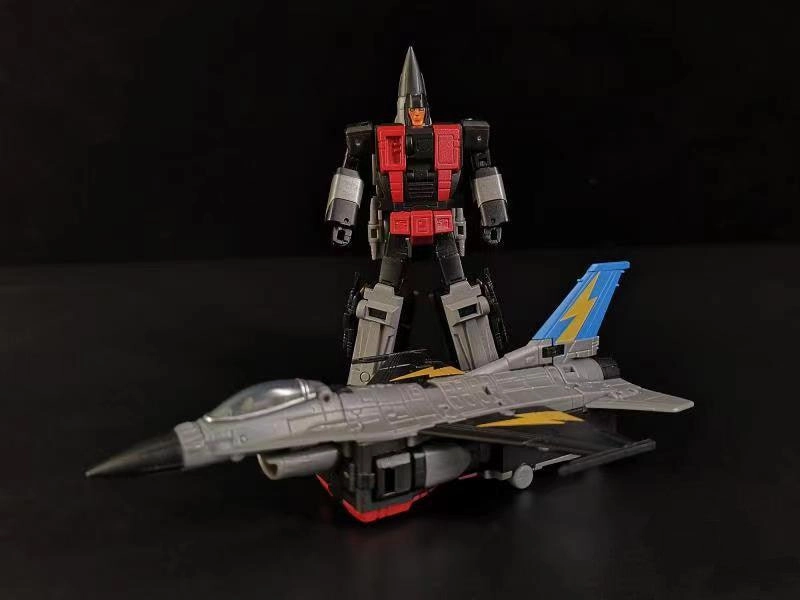 ZC01 Downthrust Seasonal Decoration